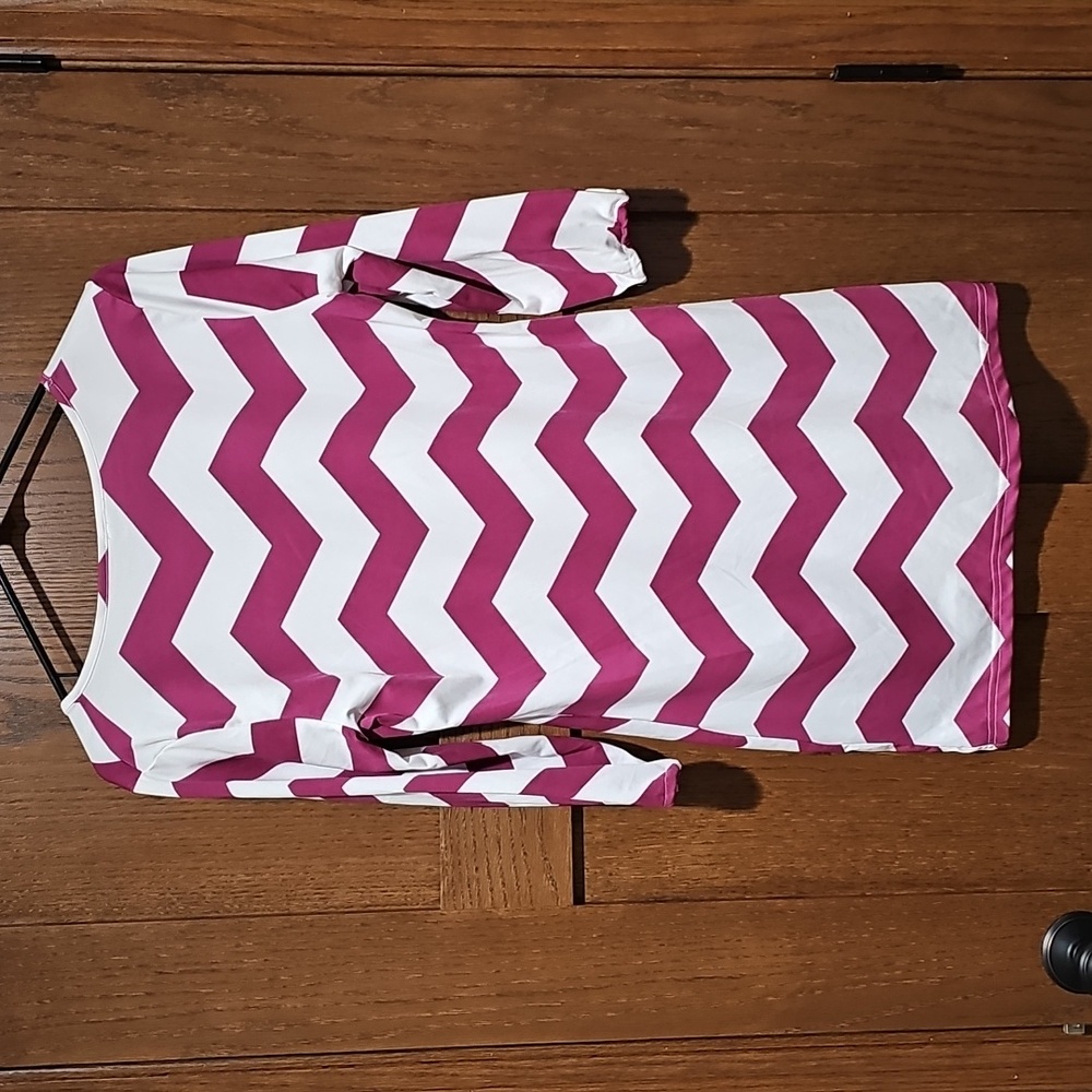 Chevron Patterned Top - Picture 2 of 3